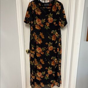 Elegant Black Maxi Dress with Floral Design